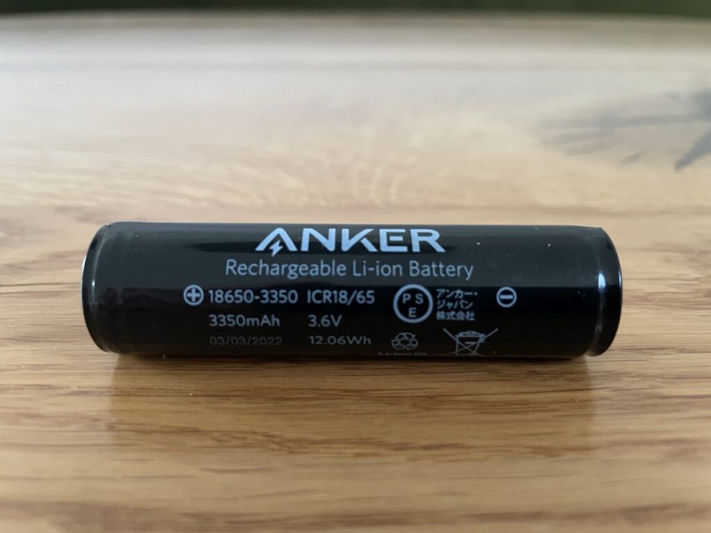 Der 18650 Akku der Anker Bolder LC90.