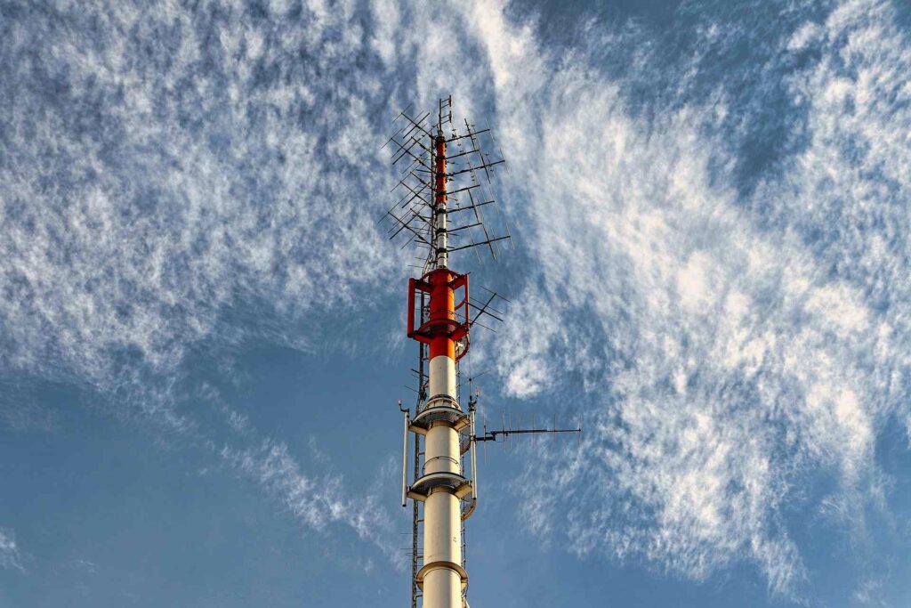 Im Krisenfall benötigst Du ein Kurbelradio um Nachrichten empfangen zu können. Erfahre was Du beachten musst.